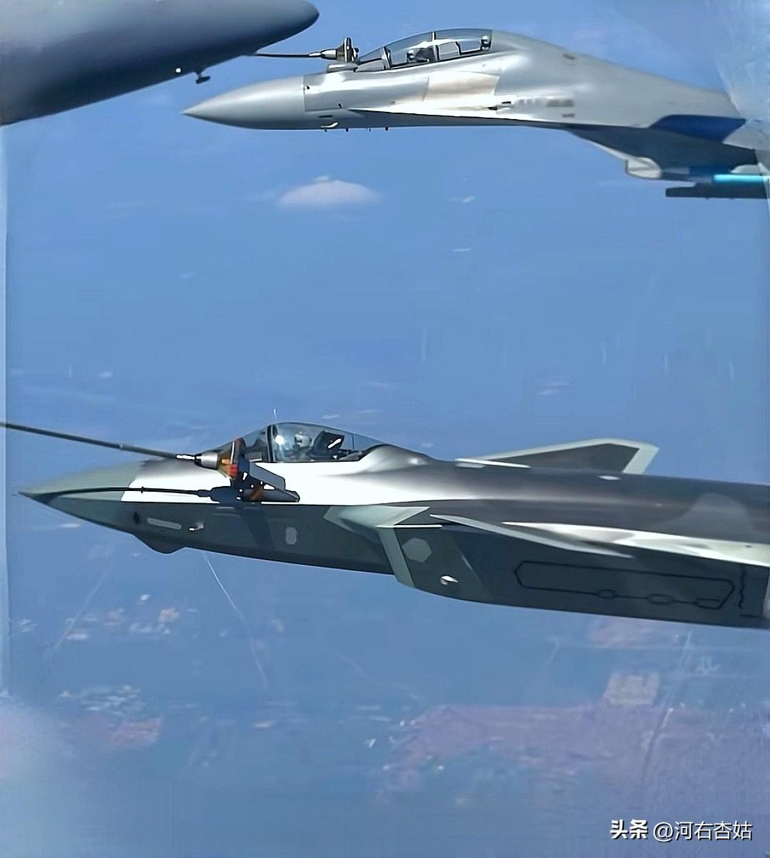 运油 - 20 同时为歼 - 20、歼 - 16 进行空中加油的画面蕴含着多重关