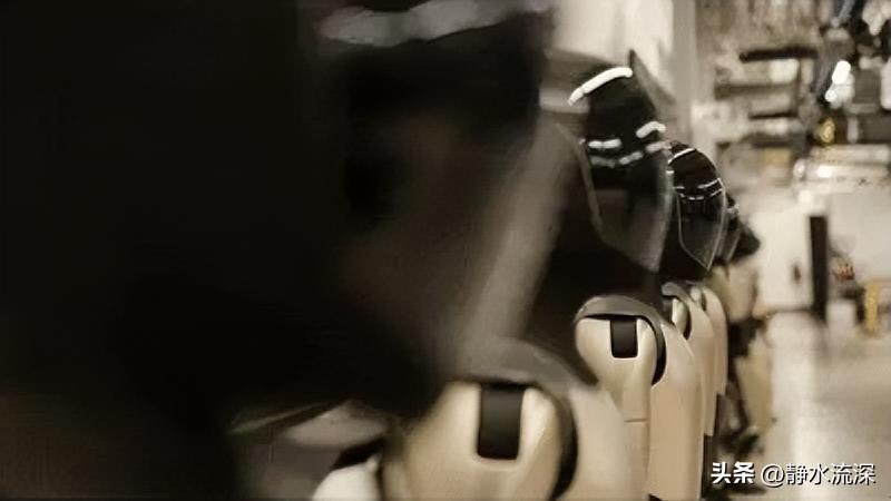 特斯拉机器人又发新视频了。

这次展示了减速齿轮箱和灵巧手的设计。灵巧手的设计负