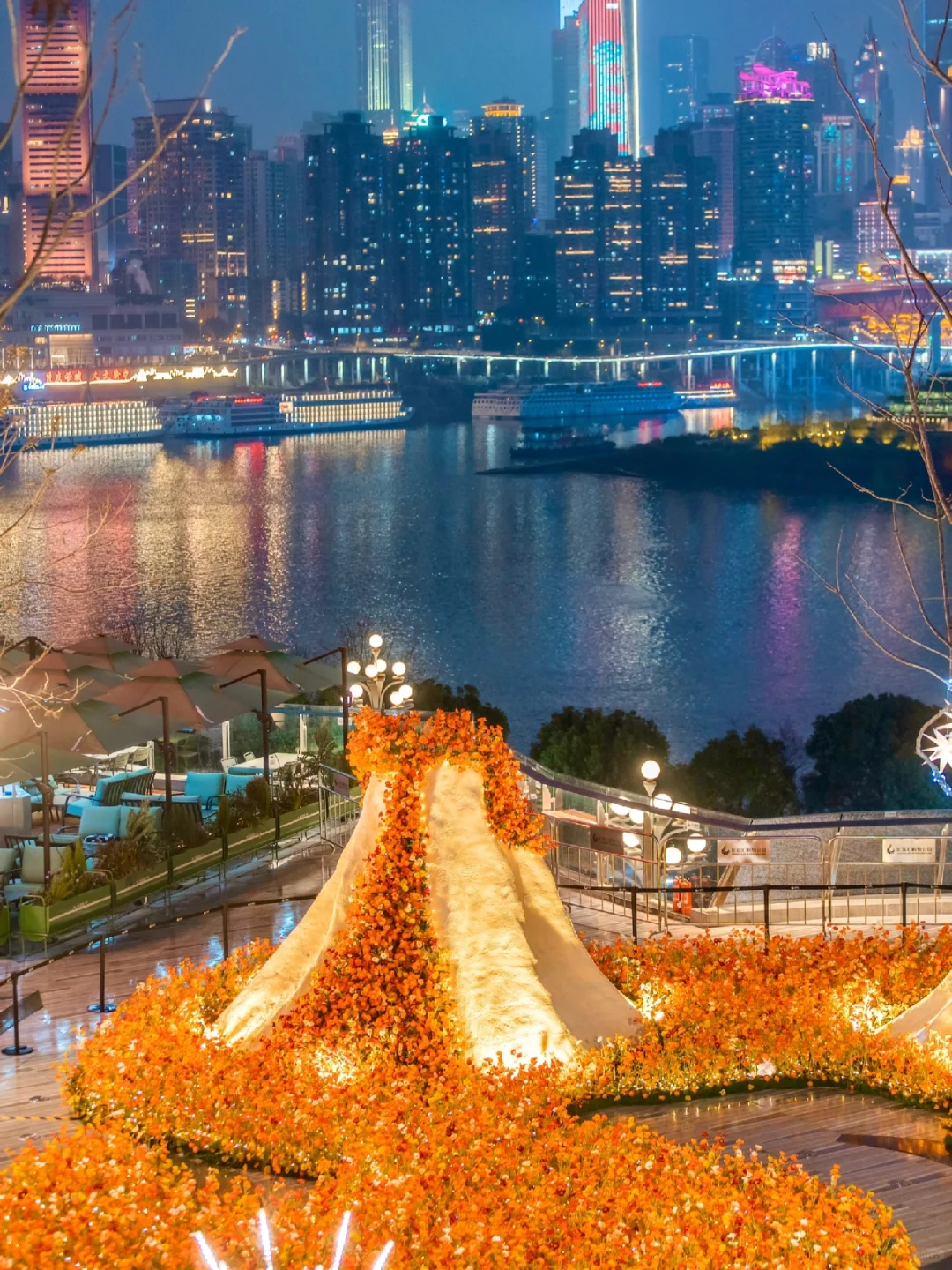 不愧是重庆‼️新年的氛围感是长嘉汇给的