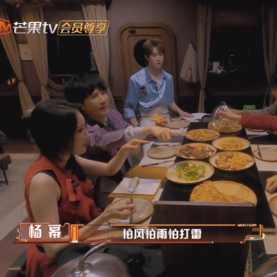 杨幂大张伟对上暗号了 密室大逃脱 大老师和幂姐的默契太顶！一句“东东”秒接“是个