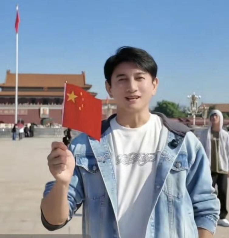 吴奇隆好样的，给台湾艺人打了个样！
国庆假期，台湾艺人吴奇隆发布视频，在北京天安