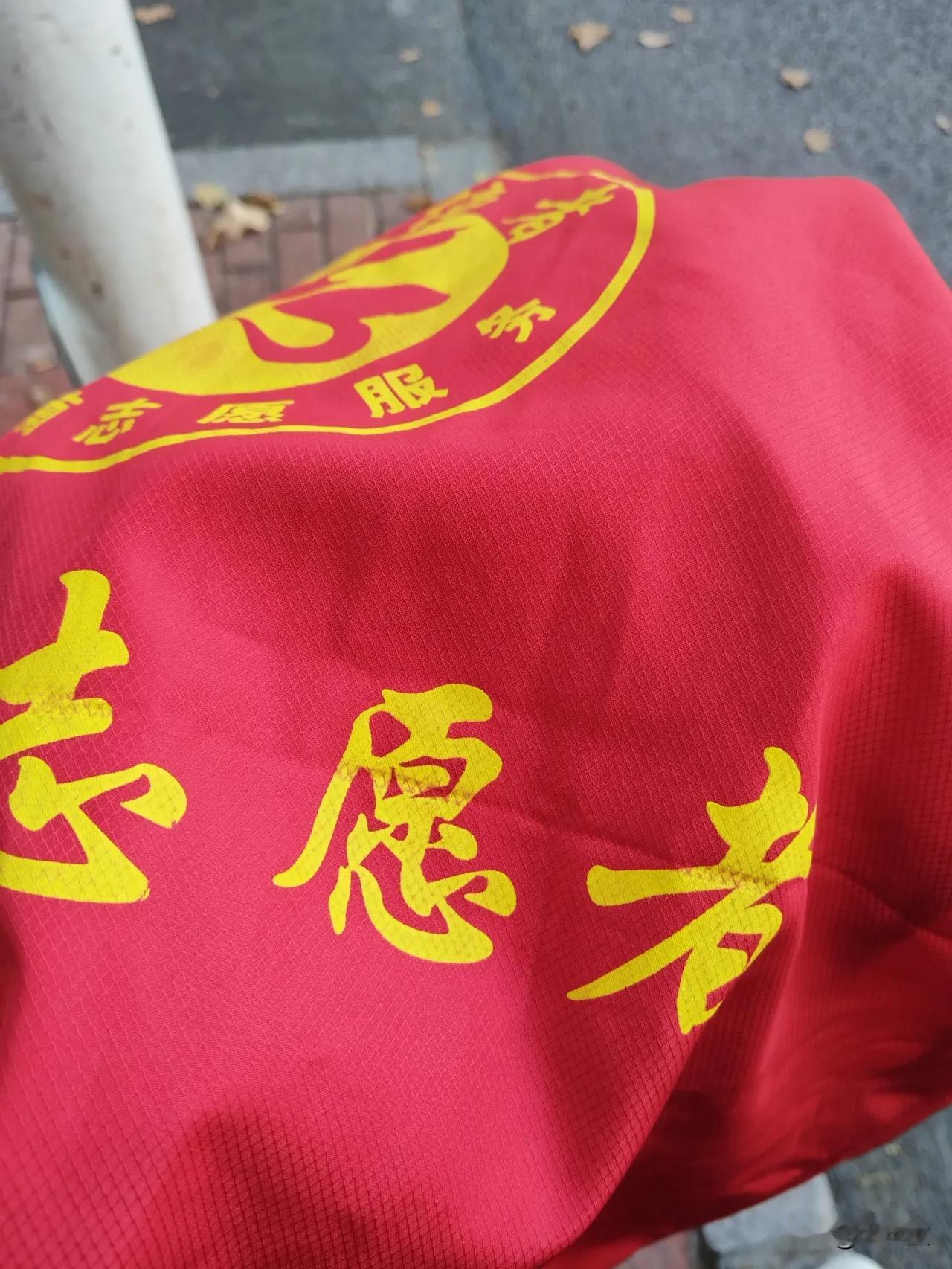 教育从来只是筛选，
这几天在学校门口当志愿者，
就是不让家长把车停在校门口，
这