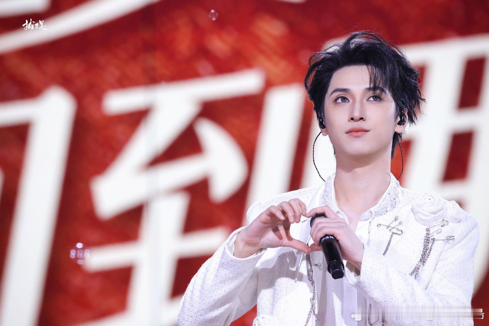 yhxyhx“玫瑰赠予你，心动随之而去，爱意不止”