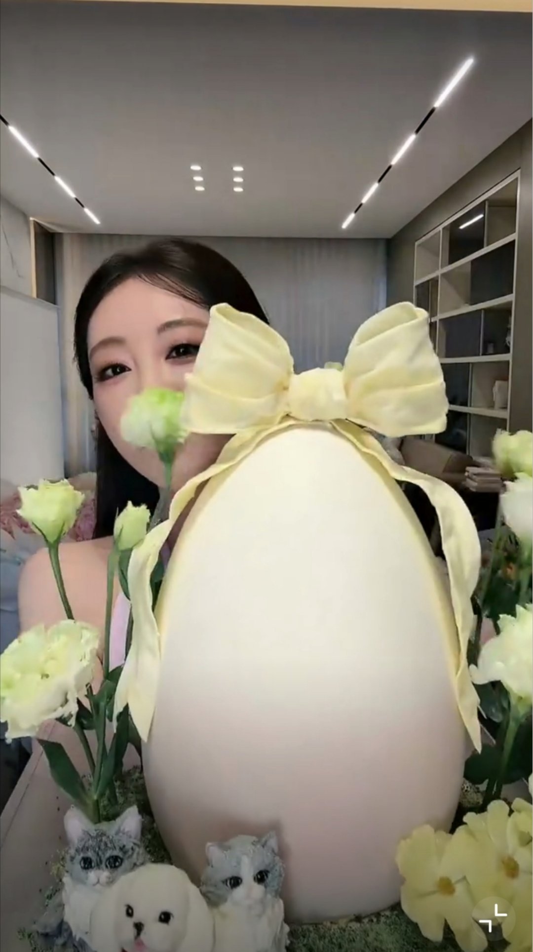 祝绪丹生日蛋糕是一颗蛋哈哈哈别人是仙女吹蜡烛，祝祝是工地女汉子在线搞装修！这一顿