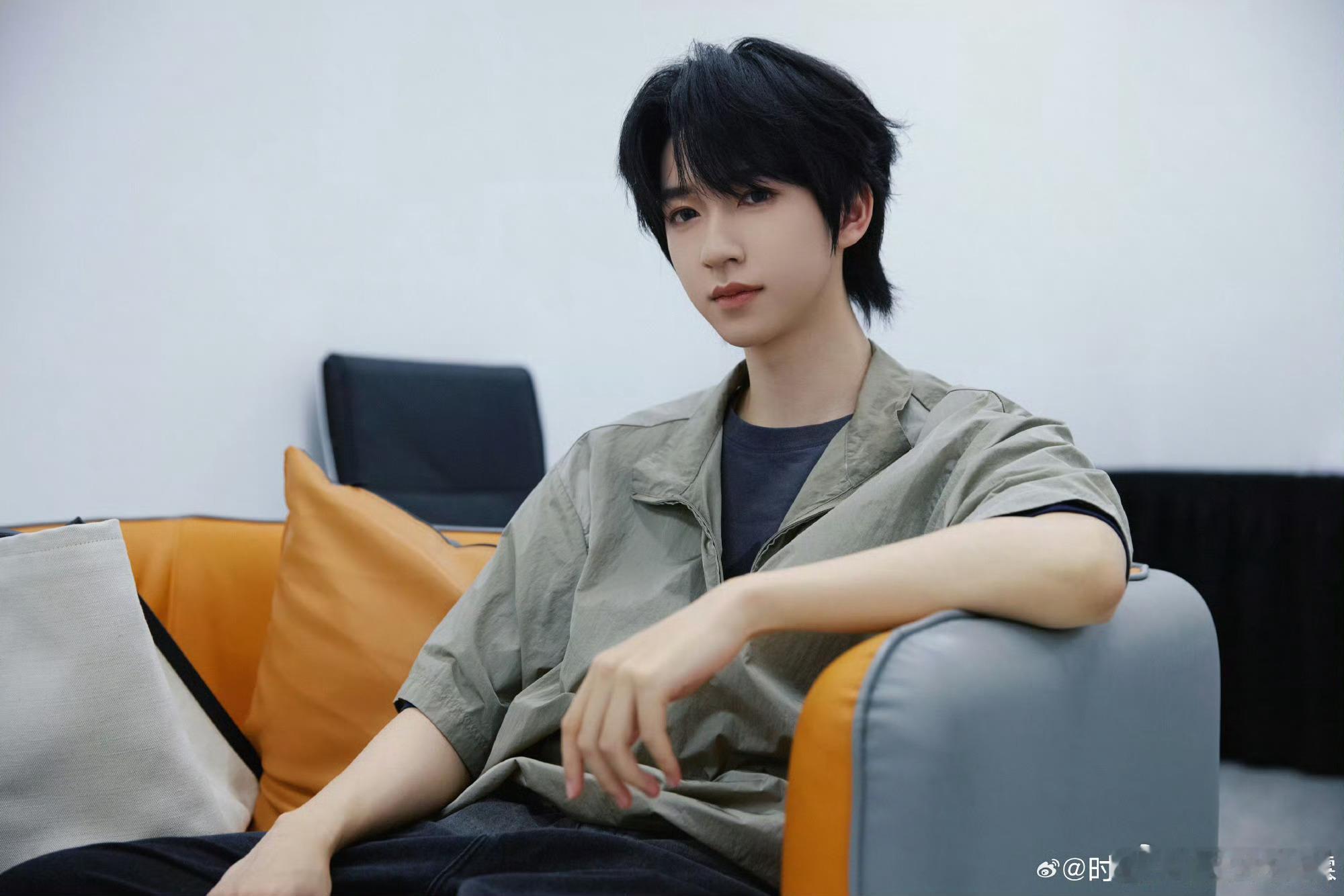 贺峻霖下班之后贺峻霖下班照贺峻霖下班之后，帅，