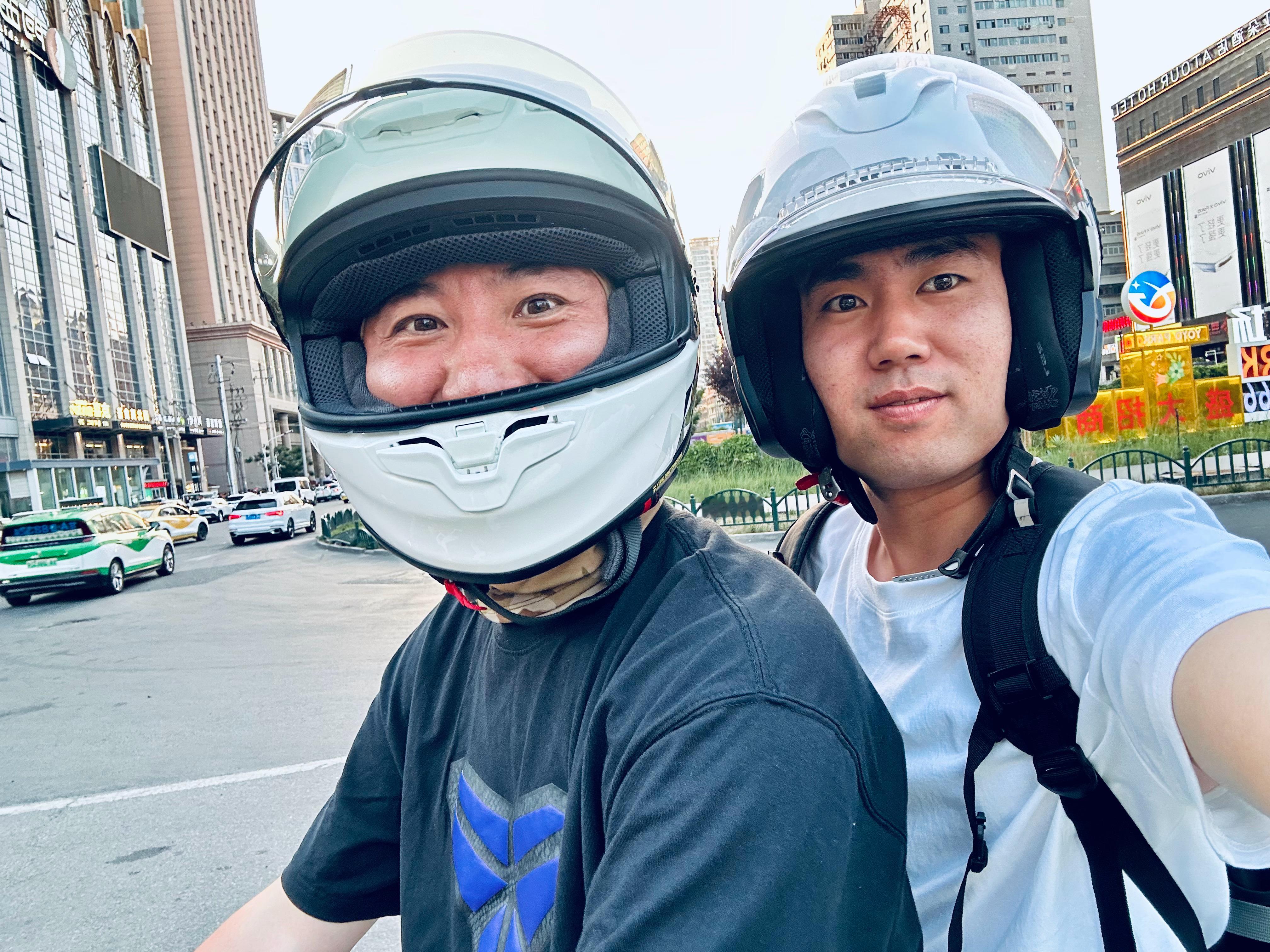 风已在路上，它正等着你重新舒展枝叶。好梦~~~ ​​​