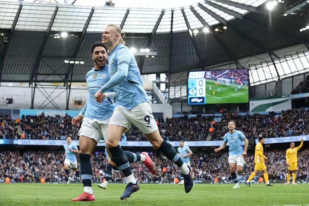 英超现役10大中锋，按身价排名，看看都有谁数据如何？1、哈兰德（曼城）身价：2亿