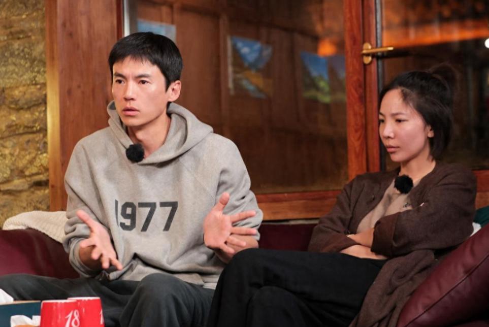 他要离婚。
全网都在鼓掌。
宋宁峰，一个出道二十年的演员。
在《再见爱人2