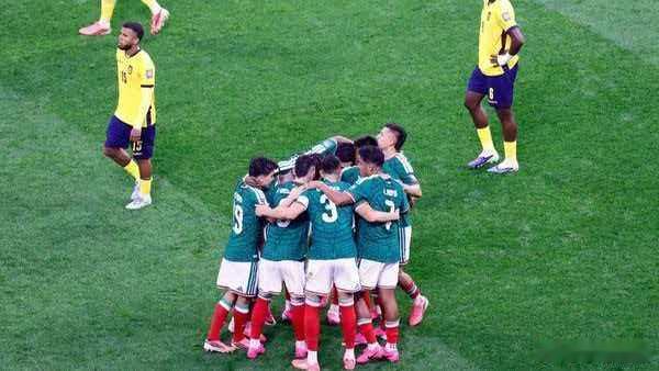 墨西哥结束世界杯淘汰赛八连败7月1日，美加墨世界杯1/16决赛，墨西哥2比0战胜