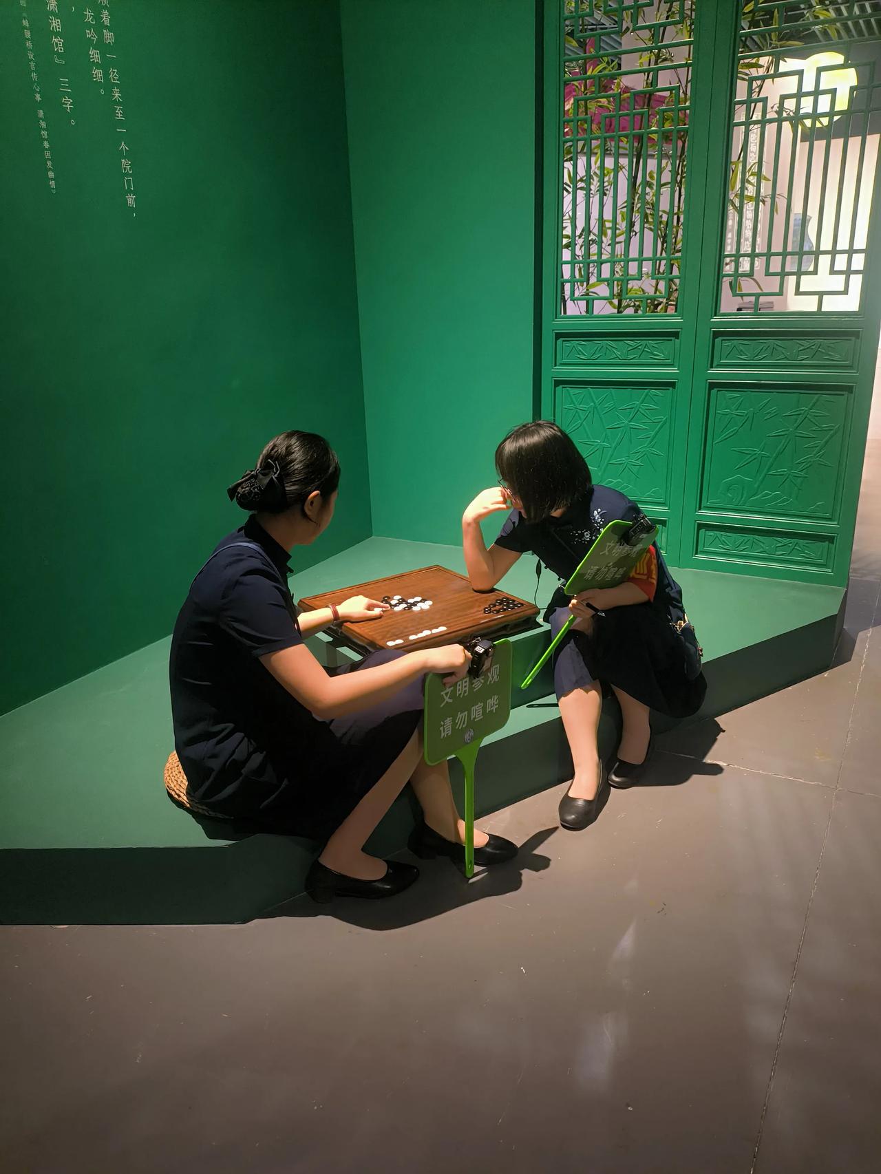 逛园林博物馆，偶遇现实版红楼才女
 
在北京中国园林博物馆，参观二号展馆《红楼探