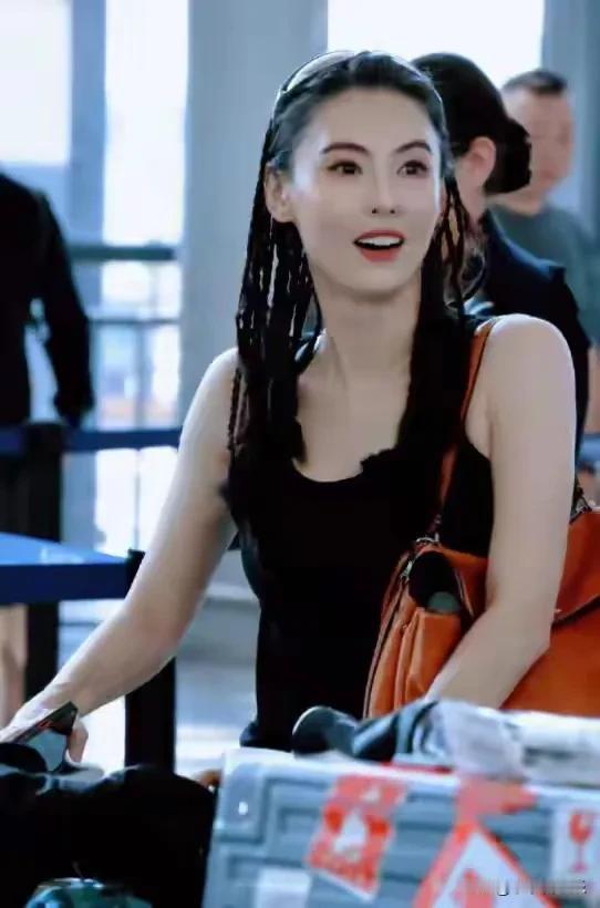 谢霆锋肠子都悔青了吧？当年甩掉的黑料女王，如今逆袭成团宠了！

张柏芝最近靠一档