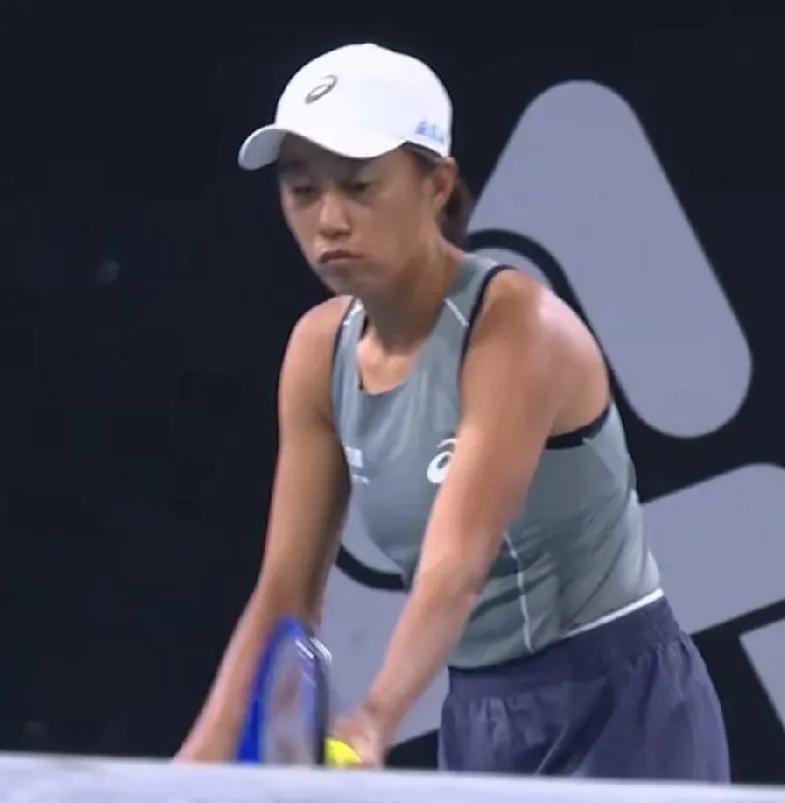 首盘第2、3局，张帅组合先直落4分强势保发，后在对手发球局逼出3个破发点并兑现，