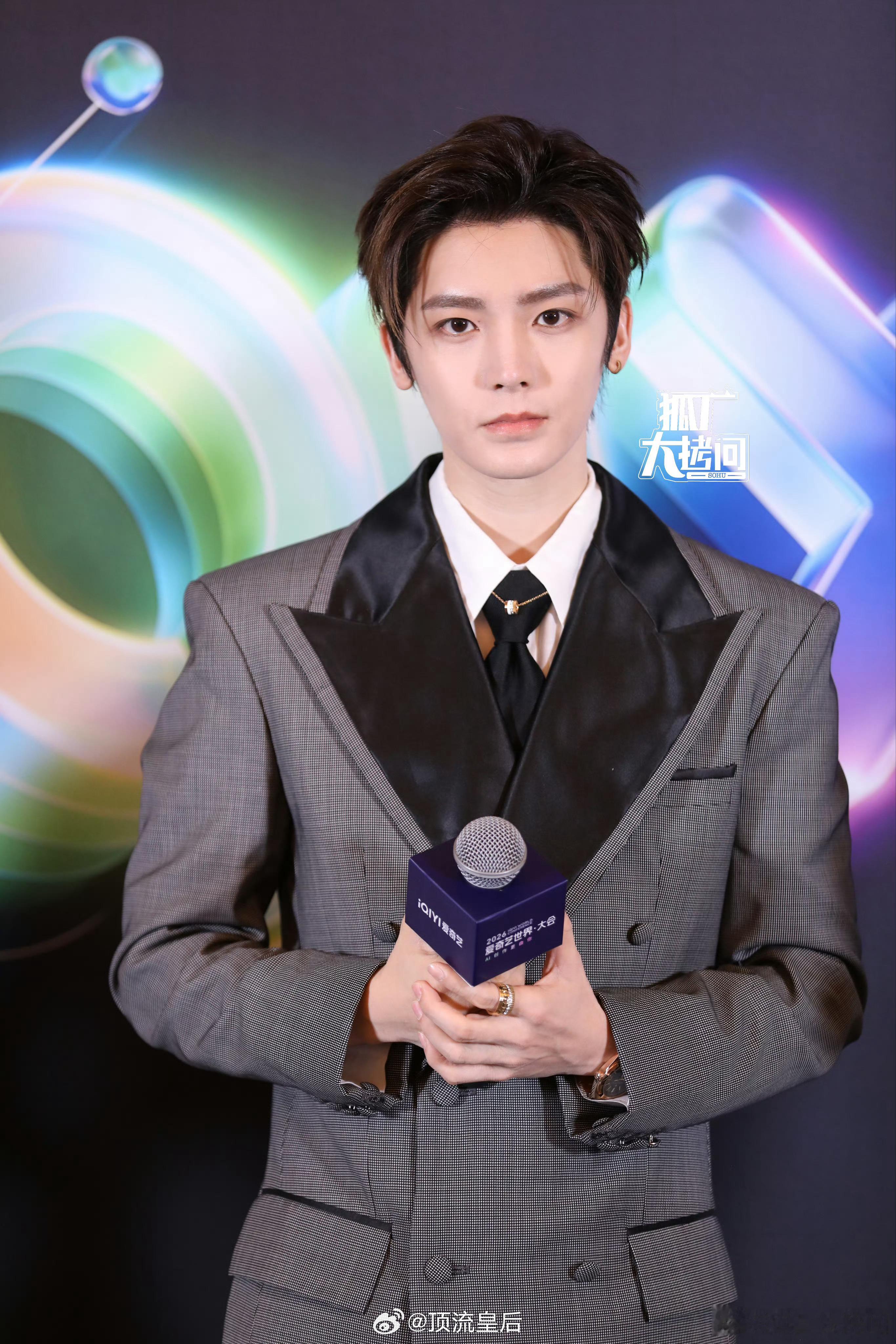 来看内娱95🥜生图战神侯明昊 敖瑞鹏 