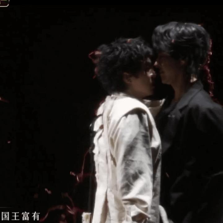 #徐海乔单手考拉抱黄潇# 我嘞个豆，这季最喜欢的舞台，国王与乞丐[可怜]，徐海乔