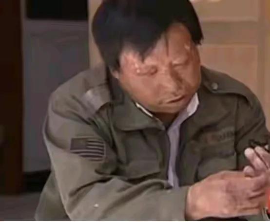 这个故事情节精彩而感人，反映了许多深刻的社会与人性主题。以下是对故事的评析：
