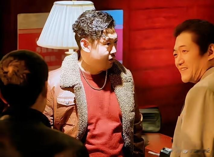 江湖，确实不只是打打杀杀，也不是一味忍让。张大帅说“江湖不是打打杀杀，而是人情世