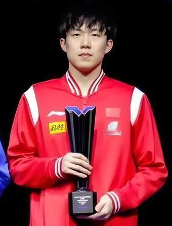 乒乓球向高大化、年轻化发展已不可阻挡！请看世界男乒前10身高和年龄排名：

1、