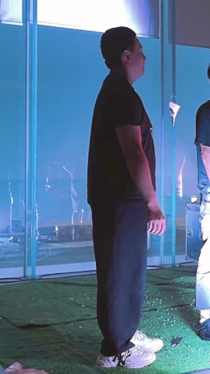 网友扒出了短剧演员刘萧旭旧照，原来他最胖的时候有220斤！果然胖子都是潜力股，能