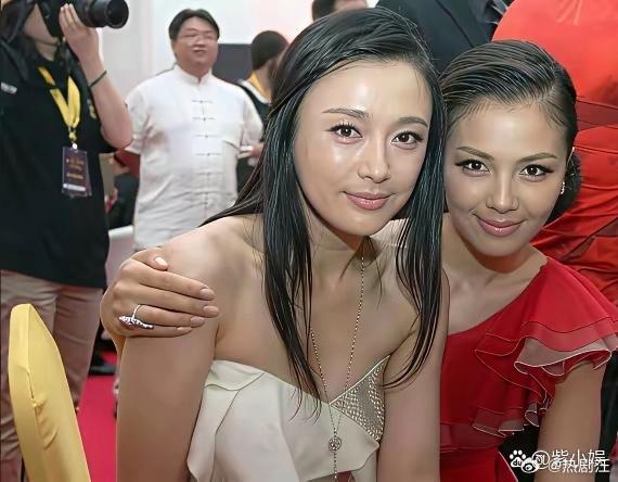 当年的秦岚的颜值还有点男人的硬朗感啊！ 