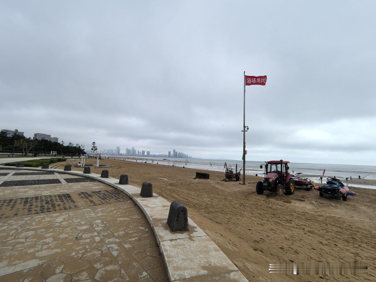没想到这么令人向往的一个景点一青岛西海岸城市阳台4a景区里的游人这么少，更没想到