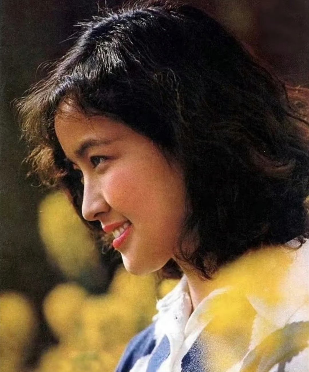 早期刘晓庆又甜又媚 刘晓庆才是内娱第一甜妹吧笑起来就特别的阳光明媚呀 