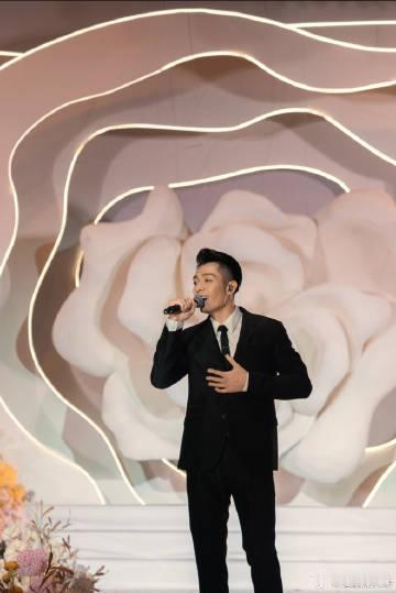 呜呜，周柏豪的《我的宣言》简直就是结婚的号角啊！他一唱起来，我就感觉自己内心的结