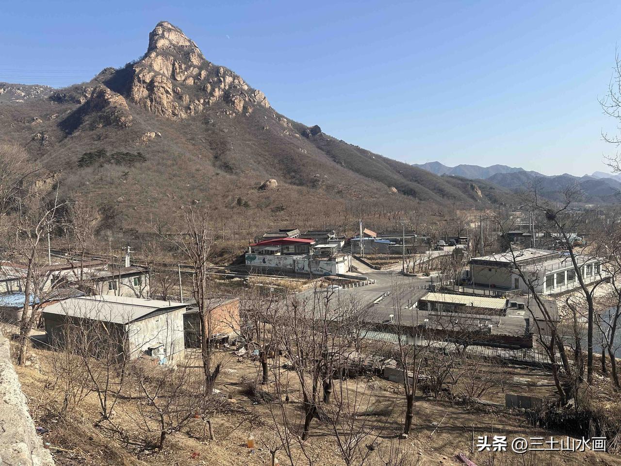 在京郊燕山深处的农村，处处干净整洁，山清水秀景色宜人，环境生态旅游蓬勃发展，正是