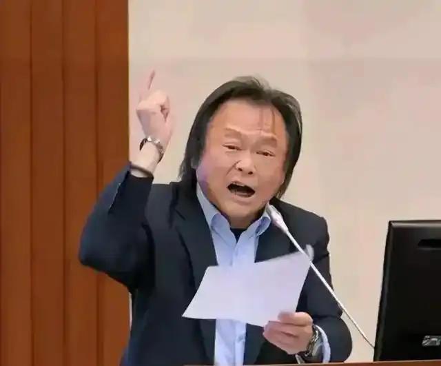 岛内罢免修法“斗法”现场：蓝绿白三家算盘，打得比年货大街还响！🥁

岛内这出“