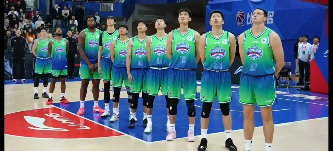 2月2日晚的CBA联赛太精彩了！天津队和山东队这场对决看得人热血沸腾。天津队的外