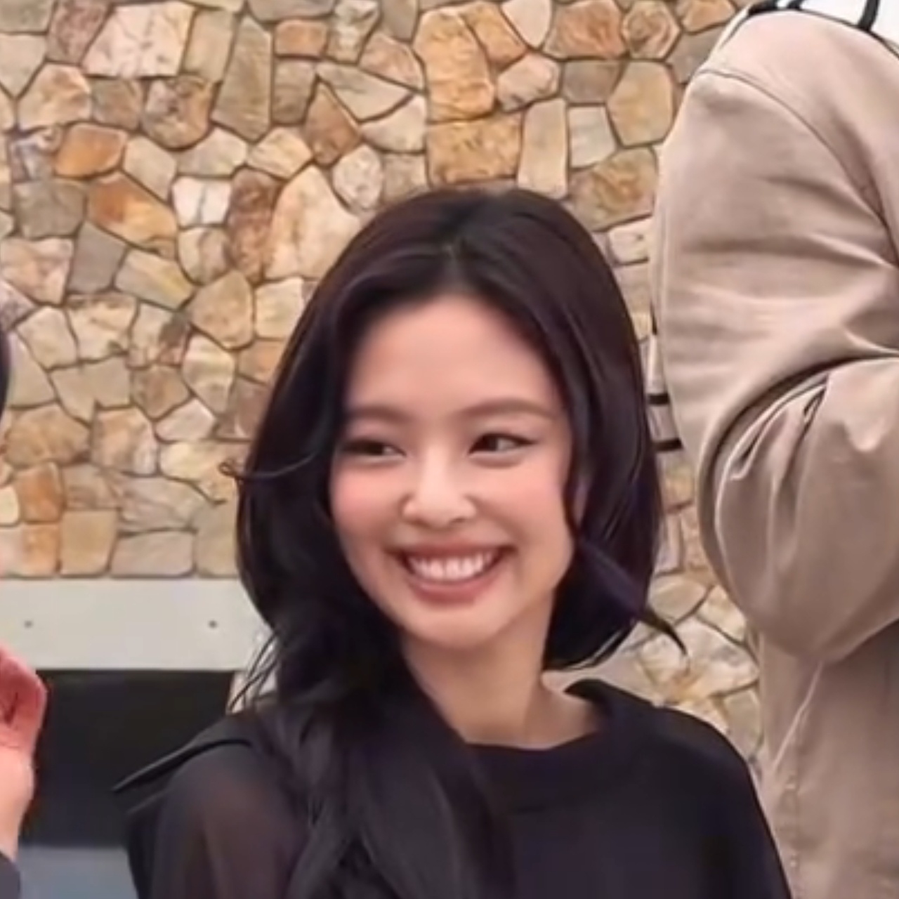 哎呦Jennie这个可爱的笑容宝宝怎么这么娇啊😚😚😚 