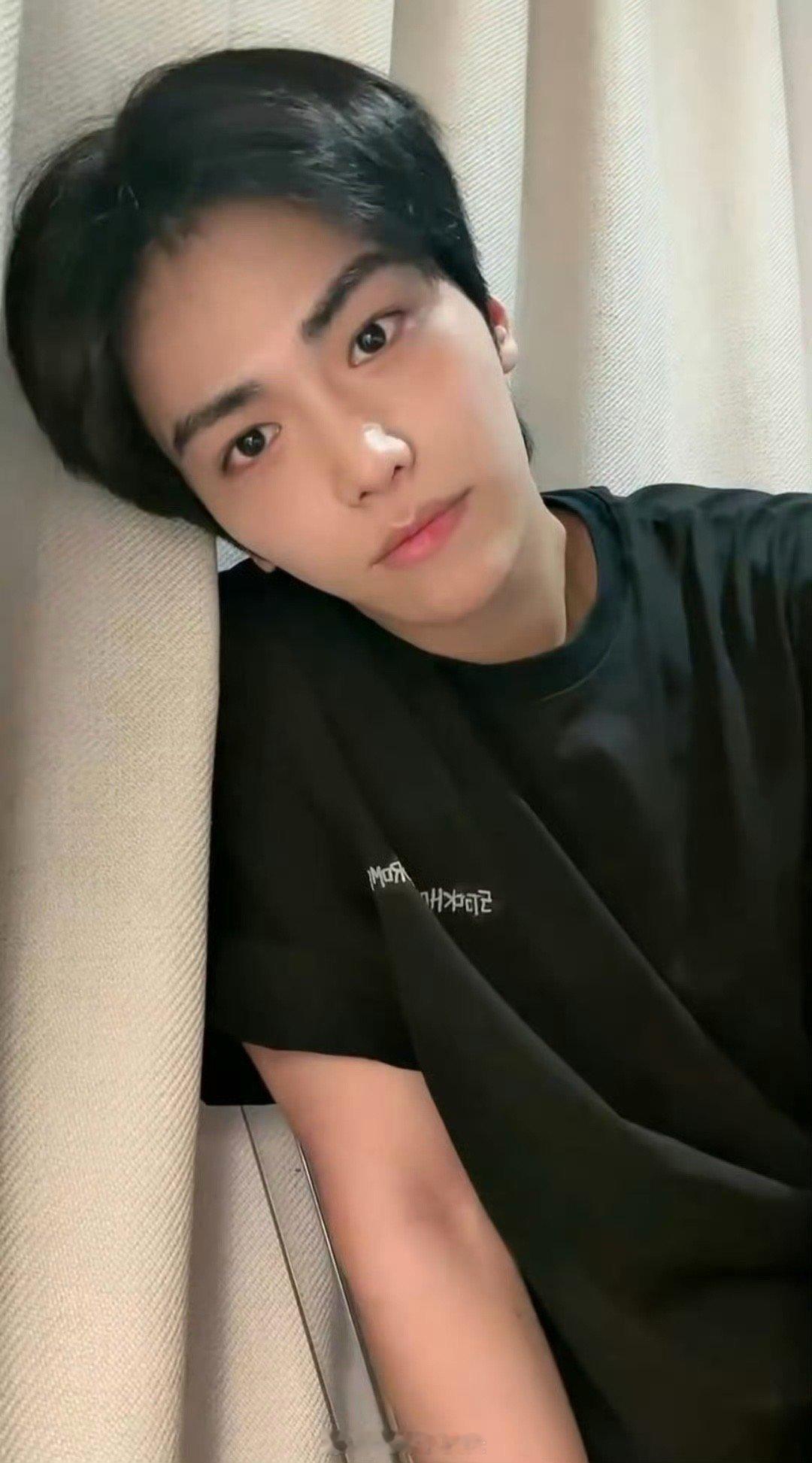 邵子恒 素颜战神 终于看到邵子恒的素颜了！比带妆更清爽，比精修更真实，连泼水都成