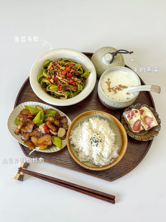 一人食 ▏🔥土豆片辣椒炒肉+凉拌贡菜毛肚！
