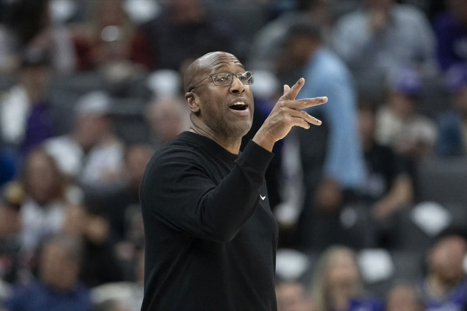 shams报道，据 ESPN 消息人士透露，迈克·布朗将与纽约尼克斯队进行第二次