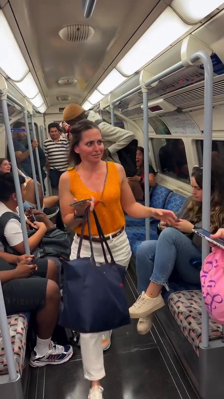 ·1、I got one two three four seat.
·2、We 