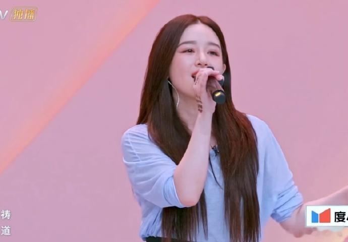 阚清子小考脱胎换骨 的确能够感受到这一次小考的歌曲演唱还是很棒的，阚清子小考脱胎