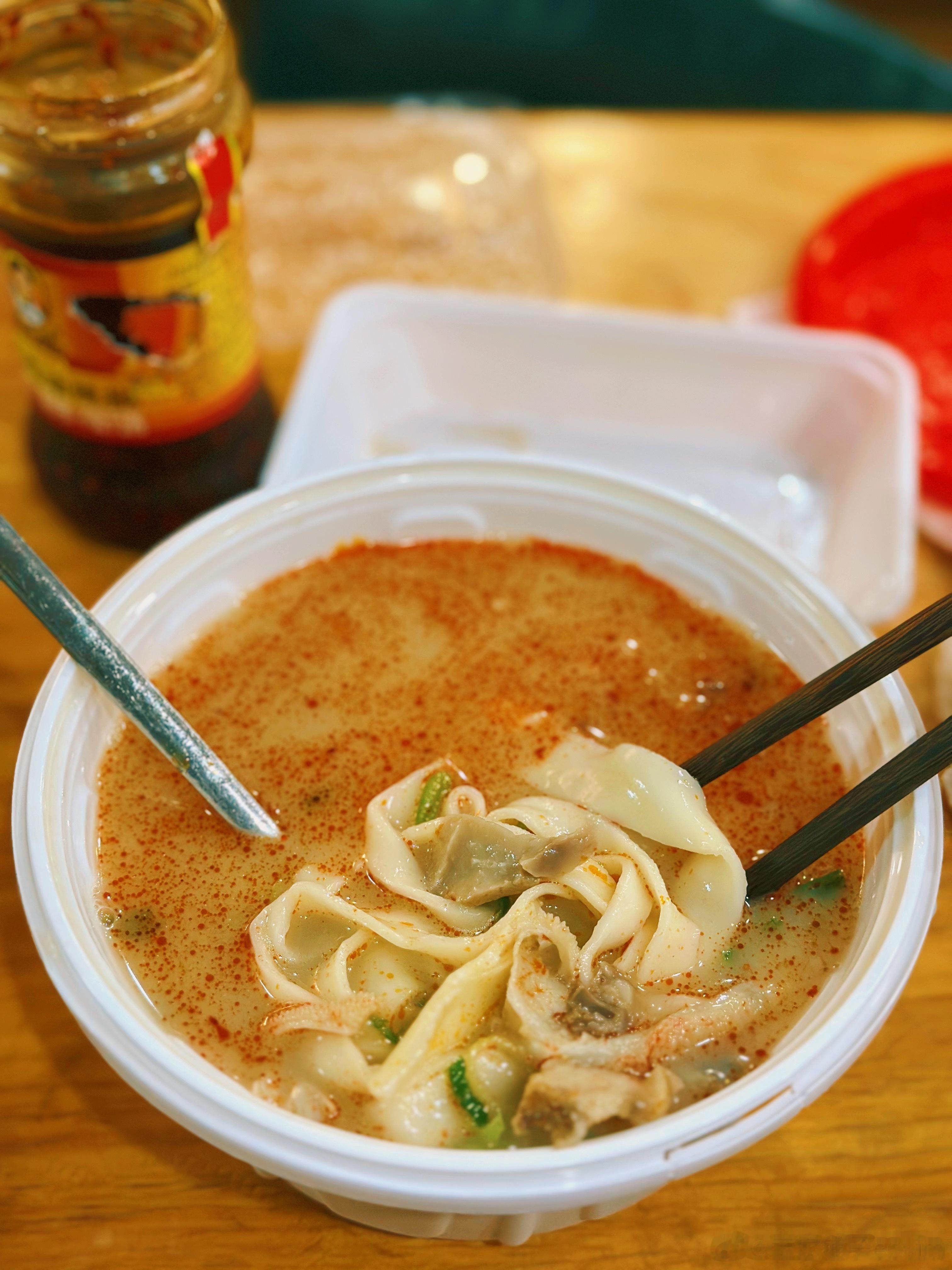 一人食 今天只吃了一顿，就早上吃了面，晚上打完球回到家10点半了，也不饿，但嘴馋