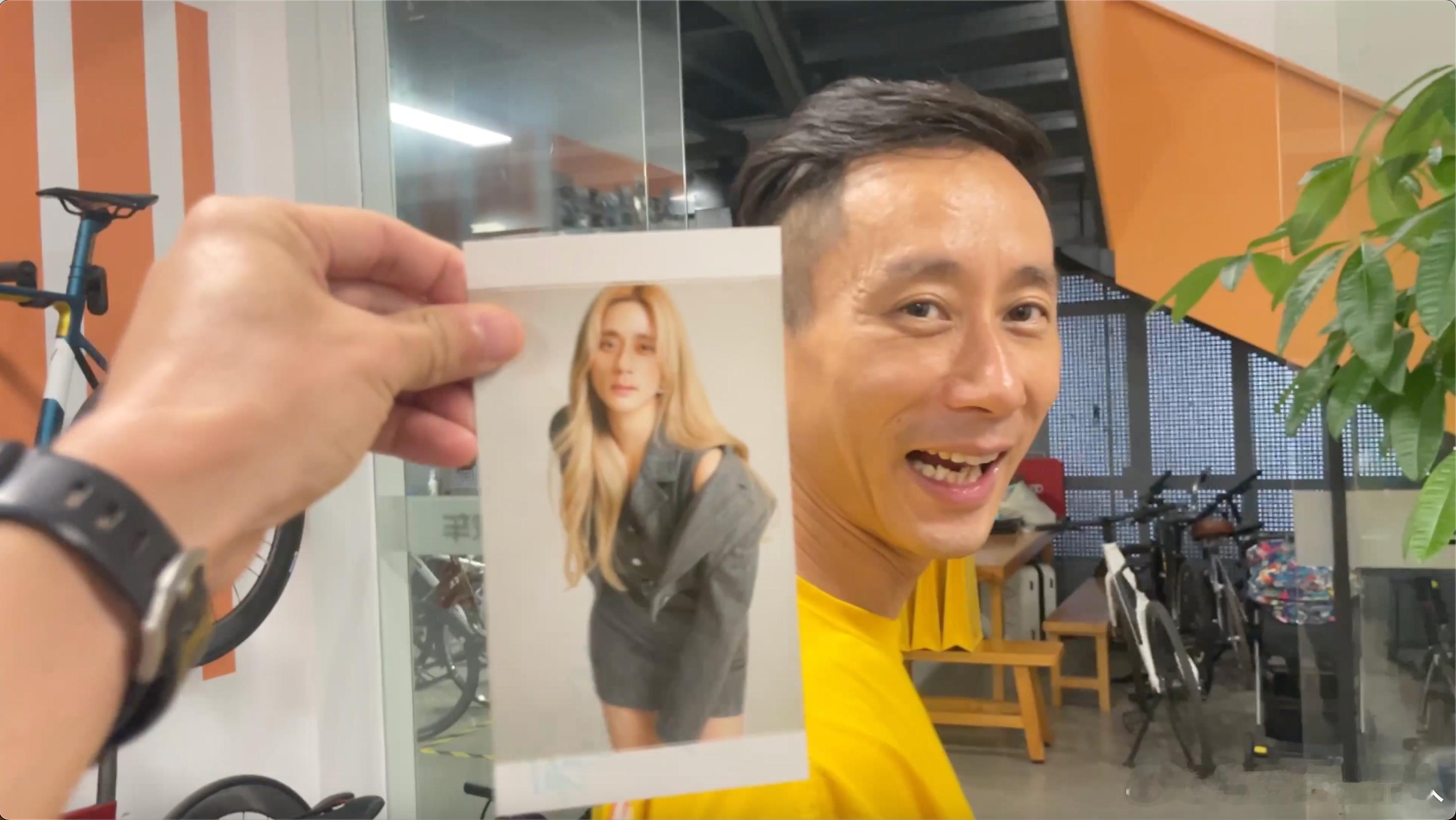 听说大家都很想要袁启聪子的签名照，想要的问这里[doge][阴险]具体领取方式看