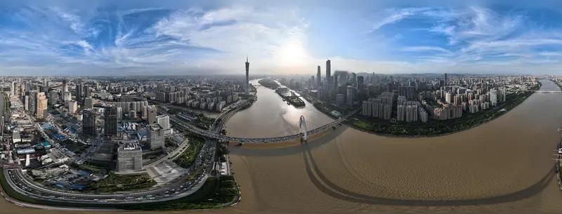 广州正式成为“10万亿存款之城”10万亿的数目，基本相当于一个中小型国家一年的税