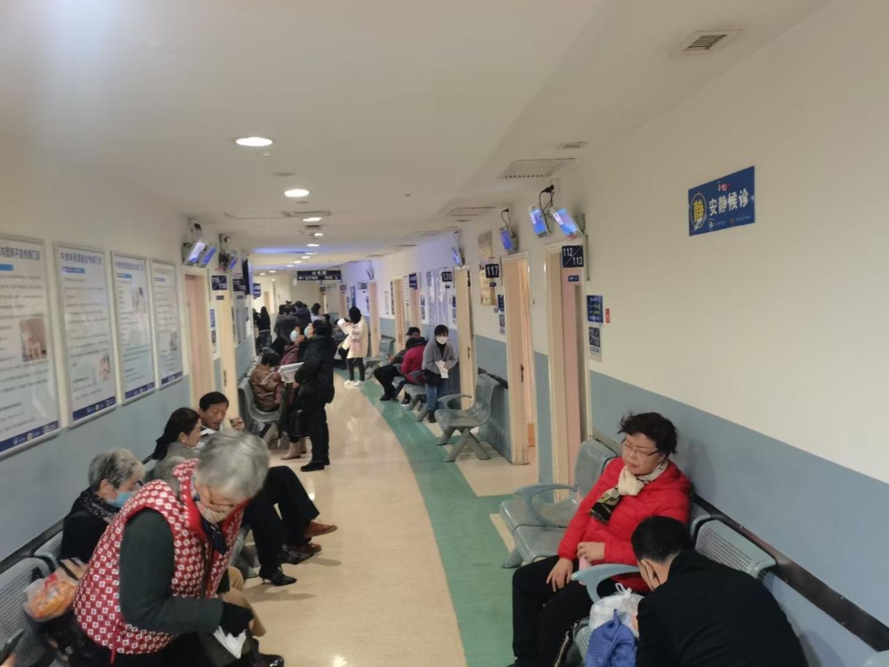👶一位宝妈给去年宝宝买了一份复星联合妈咪宝贝保险。
年交保费2540元，基本保