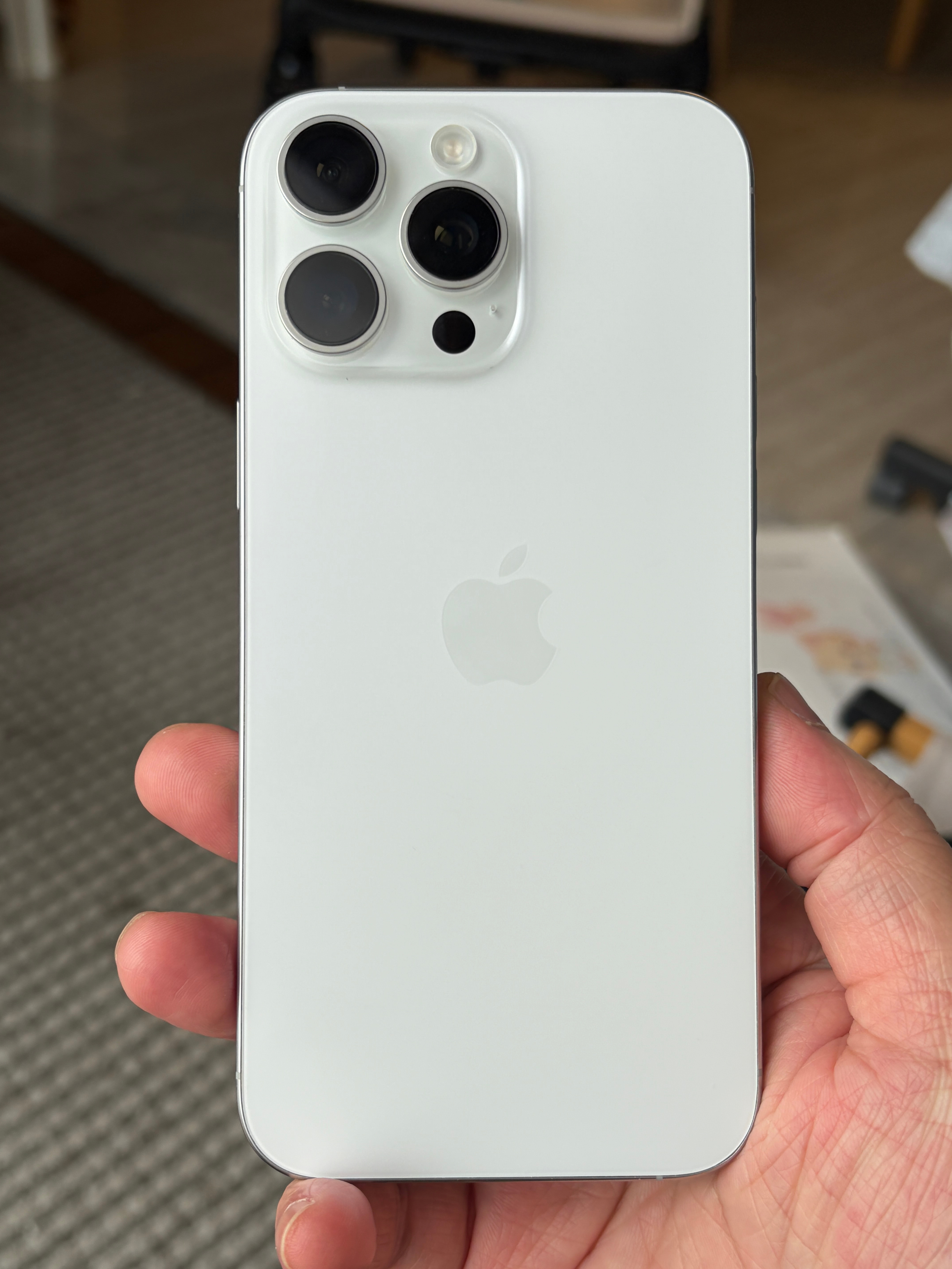 看多了 iPhone17ProMax，回过头看看 iPhone16ProMax，