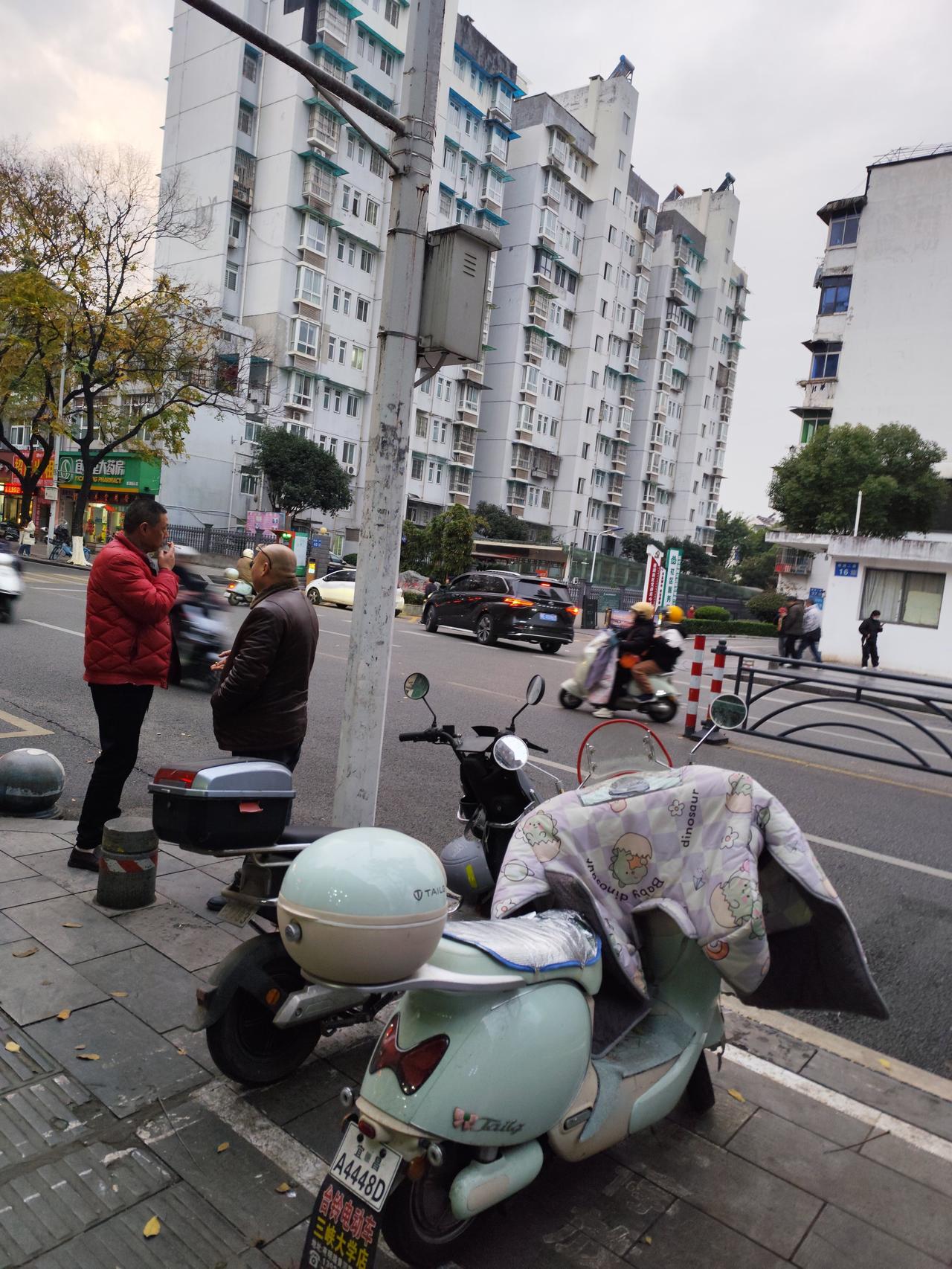 各位觉得现在医疗费用贵吗?不算贵，还算是合理范围，这对于一般普通小病而言，但凡遇