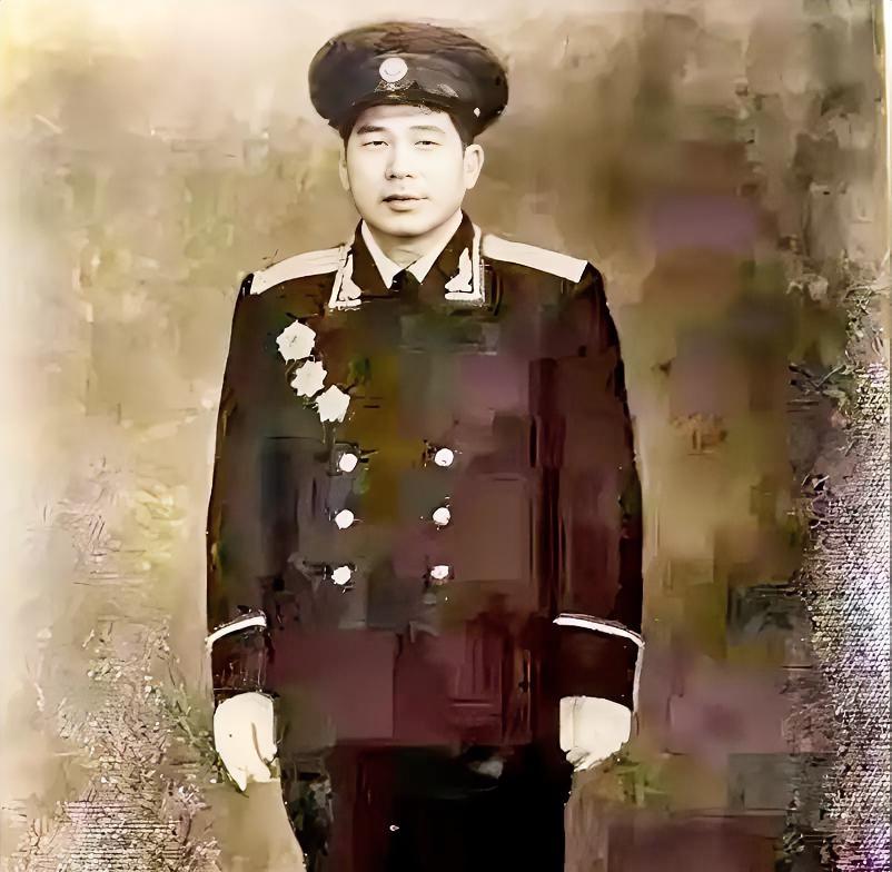 1937年，西路军特务团李宽和正趴在杂树丛里，突然一个被敌人追赶的红军拼命地从他