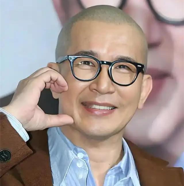 大s被具俊晔爱的三年，
幸福的三年是这样的，
戒指靠纹的，手镯一年纹一个；喜欢的