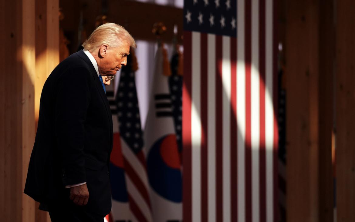 特朗普昨晚连演两部“政治美剧”，一部“政府门难开”，一部“关税难再收”，剧情反转