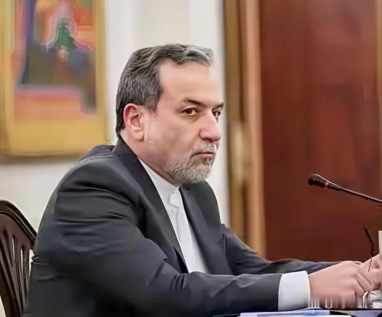 一场和谈闹剧又拉开帷幕!在24日，伊朗外长阿拉格齐率团到访巴基斯坦，这次先去巴基