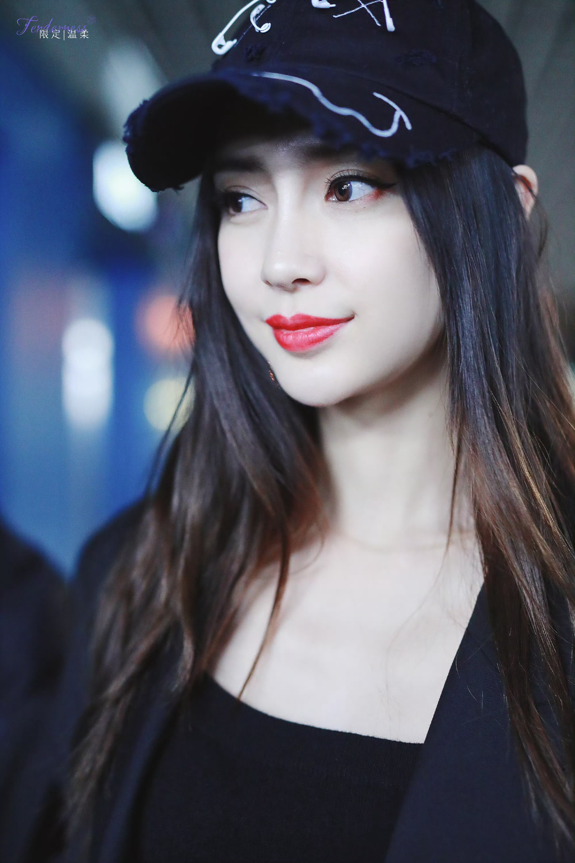 angelababy angelababy 我们不一定形影不离，但一定心心相惜；