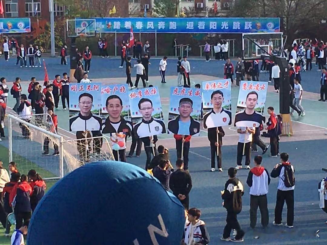 绵实少年，用一句成语深切的形容校领导