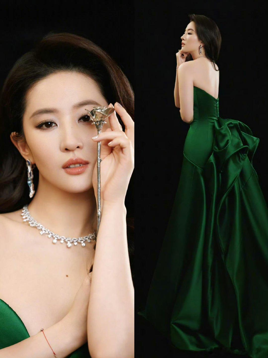 #刘亦菲祖母绿长裙#刘亦菲祖母绿拖尾长裙，毫不费力的美啊！今日份的心动是属于刘亦