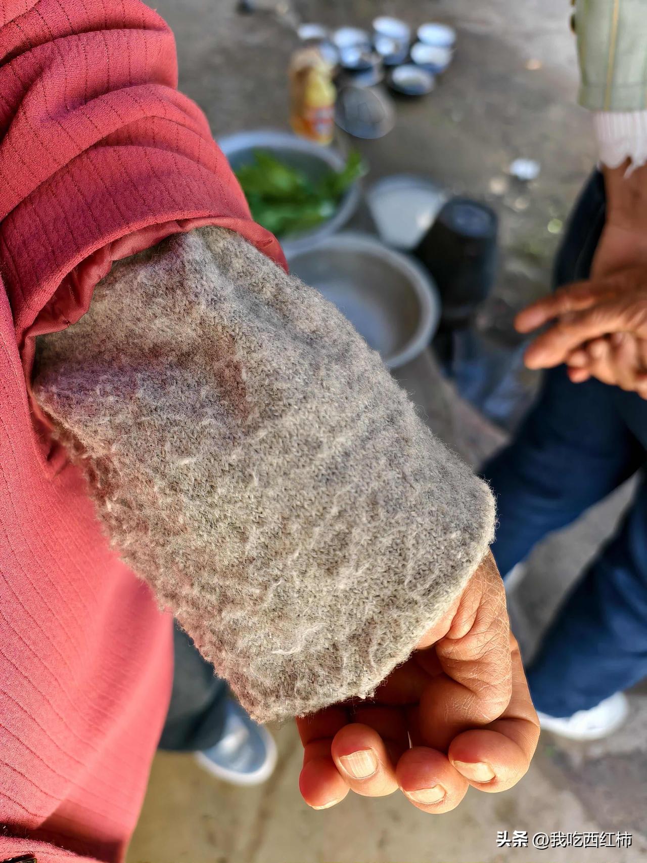 实习后第一次给奶奶买衣服结果让奶奶很失望
今年实习好不容易有点一点钱，想给奶奶买