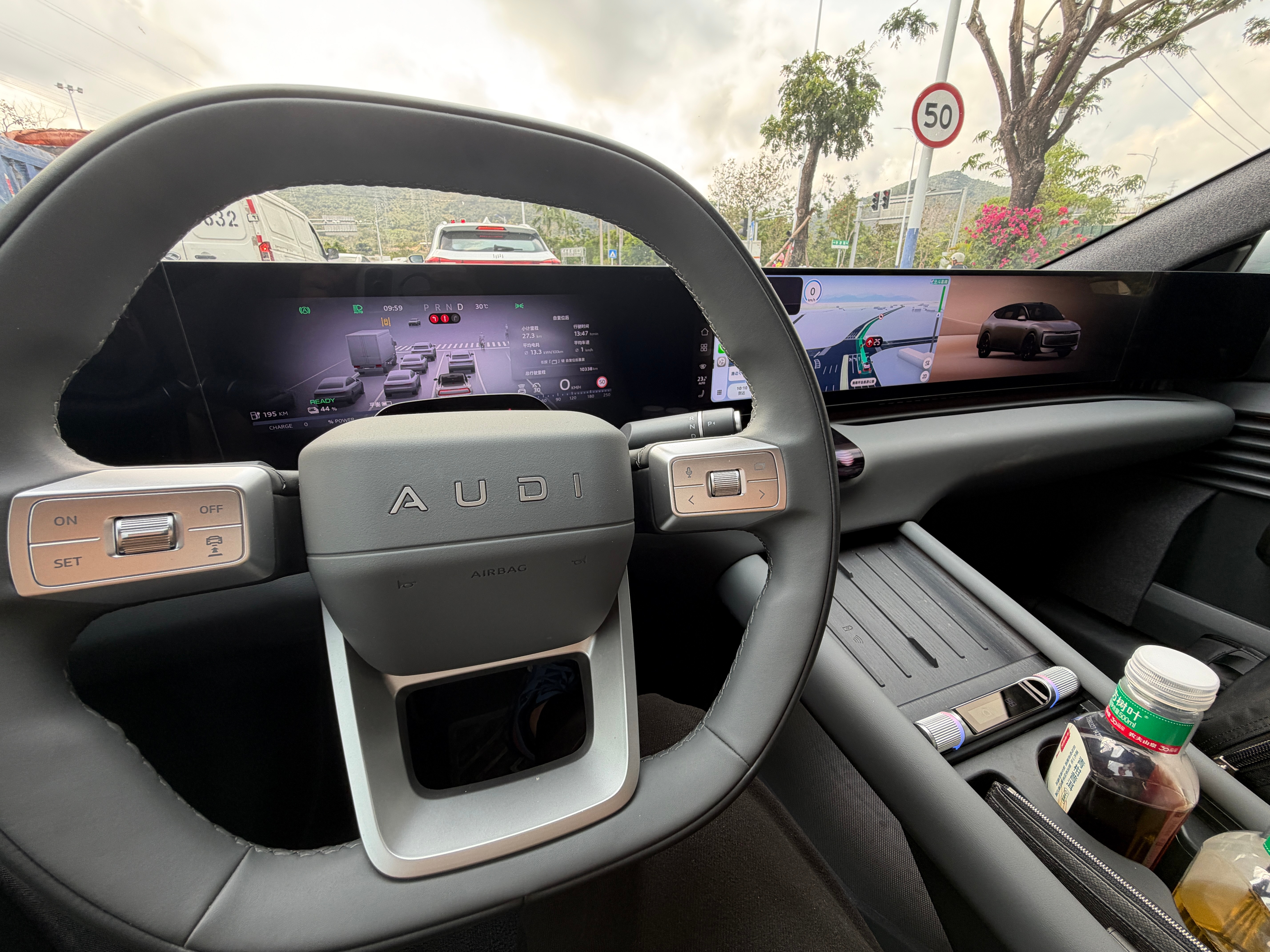 租了台Audi E5 Sportback，车是好开的，但智能化确实差点儿意思..